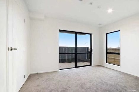 Photo of property in 17 Peony Mews, Oteha, Auckland, 0632
