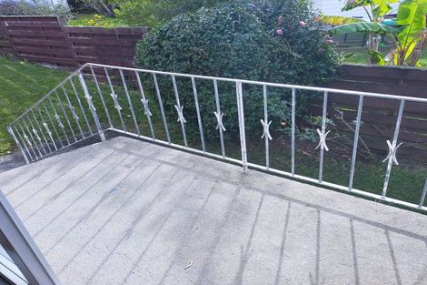 Photo of property in 3/6 Longbill Place, Glendene, Auckland, 0602