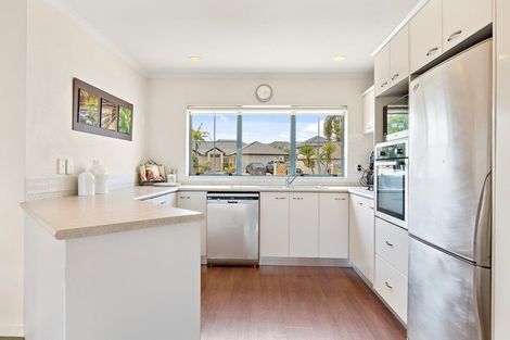 Photo of property in 4 Montecito Place, Golflands, Auckland, 2013