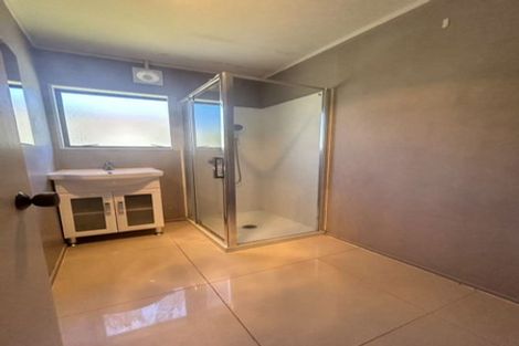 Photo of property in 1/21 Lowtherhurst Road, Massey, Auckland, 0614