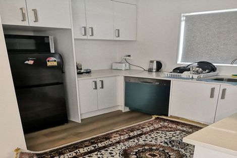 Photo of property in 9b Poruru Close, Papakura, 2110