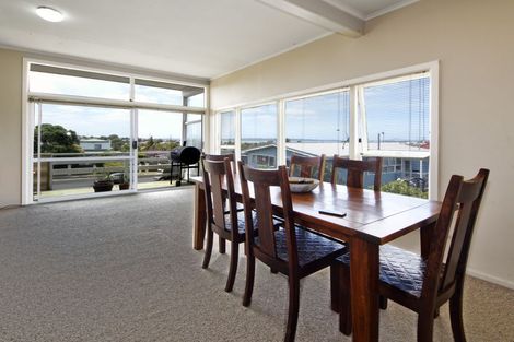 Photo of property in 121 Mcleod Road, Te Atatu South, Auckland, 0610