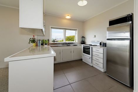 Photo of property in 121 Mcleod Road, Te Atatu South, Auckland, 0610