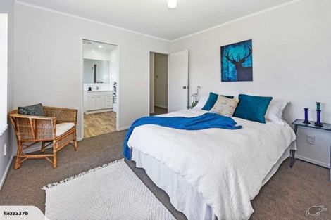Photo of property in 8 Colt Place, Randwick Park, Auckland, 2105