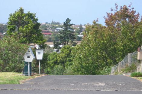 Photo of property in 17 Celeste Place, Totara Vale, Auckland, 0627