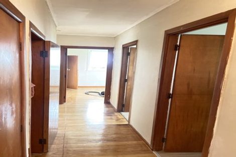 Photo of property in 28 Maui Pomare Street, Blockhouse Bay, Auckland, 0600