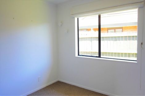 Photo of property in 100 John F Kennedy Drive, Milson, Palmerston North, 4414