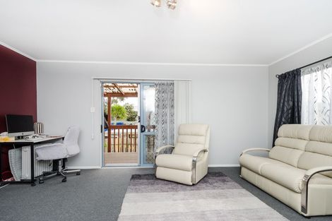 Photo of property in 6a Powell Place, Henderson, Auckland, 0610