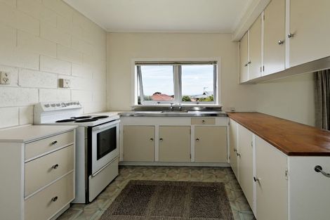 Photo of property in 121 Mcleod Road, Te Atatu South, Auckland, 0610