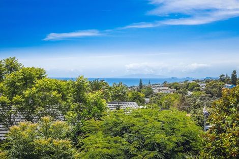 Photo of property in 15c Kiri Place, Mairangi Bay, Auckland, 0630