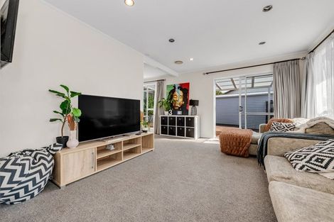 Photo of property in 6b Lisa Rise, Half Moon Bay, Auckland, 2012