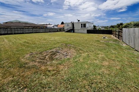 Photo of property in 121 Mcleod Road, Te Atatu South, Auckland, 0610