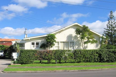 Photo of property in 1 Hattaway Avenue, Bucklands Beach, Auckland, 2012