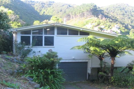 Photo of property in 46 Waitohu Road, York Bay, Lower Hutt, 5013