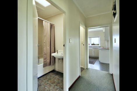 Photo of property in 121 Mcleod Road, Te Atatu South, Auckland, 0610