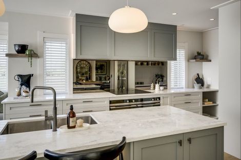 Photo of property in 71 Oak Road, Poraiti, Napier, 4112