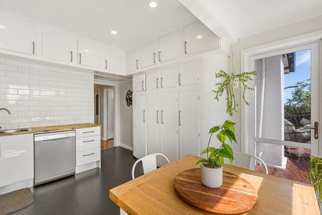 Photo of property in 174 Seaview Road, Westown, New Plymouth, 4310