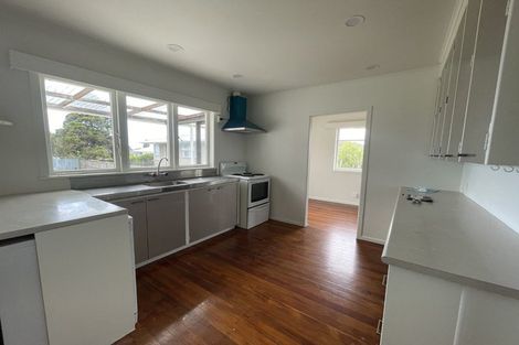 Photo of property in 16 Covil Avenue, Te Atatu South, Auckland, 0610