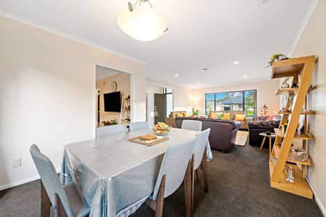 Photo of property in 11 Walter Haddrell Crescent, Flat Bush, Auckland, 2016