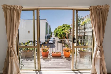 Photo of property in Lakeview Terrace, 1/14 Ambrico Place, New Lynn, Auckland, 0600