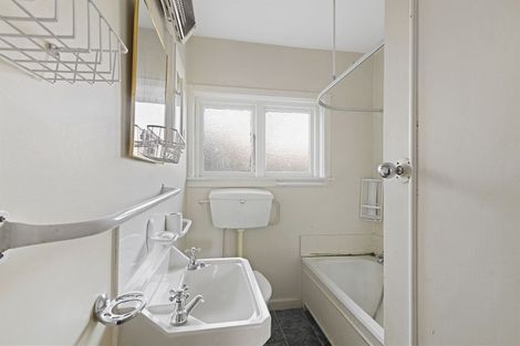 Photo of property in 122 Memorial Avenue, Burnside, Christchurch, 8053