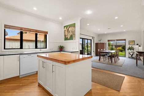 Photo of property in 2 Redwood Close, Havelock North, 4130