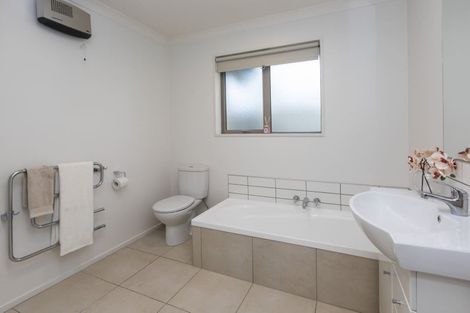 Photo of property in 2 Newall Avenue, Bryndwr, Christchurch, 8052