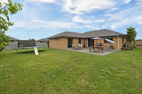 Photo of property in 5 Breaker Grove, Waiuku, 2123
