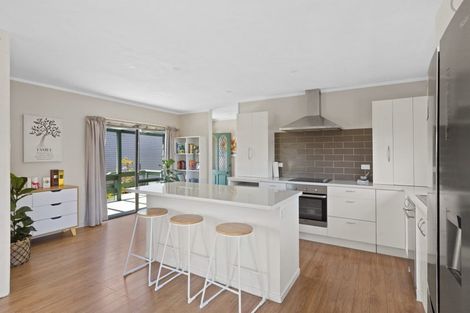 Photo of property in 21 Red Beach Road, Red Beach, 0932