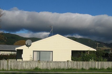 Photo of property in 26 Arawhata Road, Paraparaumu, 5032