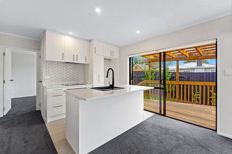 Photo of property in 2/222 Birkdale Road, Birkdale, Auckland, 0626