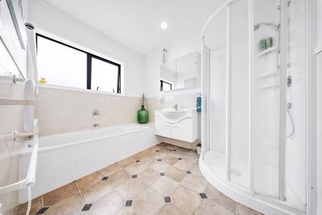 Photo of property in 8 Indus Place, Half Moon Bay, Auckland, 2012