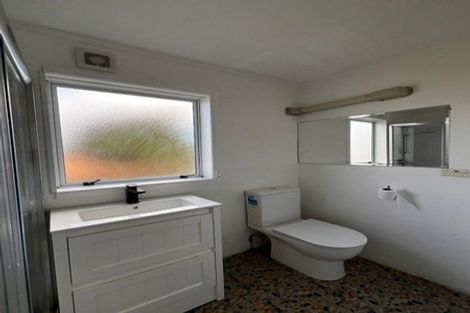 Photo of property in 808 East Coast Road, Oteha, Auckland, 0630