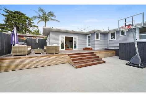 Photo of property in 1/8 Arrow Road, Forrest Hill, Auckland, 0620