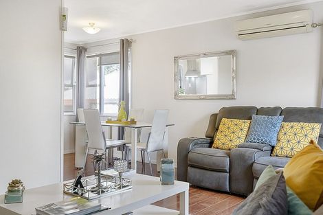 Photo of property in 3/14 Orchid Place, Te Atatu South, Auckland, 0610