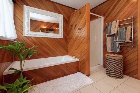 Photo of property in 44 Colmar Road, Mellons Bay, Auckland, 2014