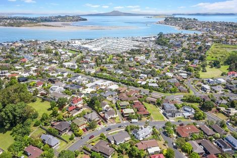 Photo of property in 21 Mark Edward Drive, Half Moon Bay, Auckland, 2012