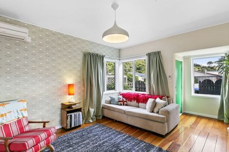 Photo of property in 23 Rua Street, Lyall Bay, Wellington, 6022