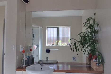 Photo of property in 2/227 Sunset Road, Sunnynook, Auckland, 0632