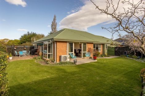 Photo of property in 52 Englefield Road, Northwood, Christchurch, 8051