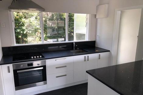 Photo of property in 6a Tallington Crescent, Torbay, Auckland, 0630