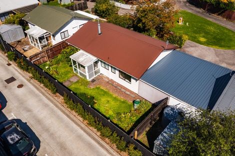 Photo of property in 3/121 Bruce Mclaren Road, Henderson, Auckland, 0612