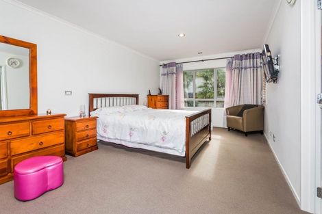 Photo of property in 59 Fields Parade, Oteha, Auckland, 0632