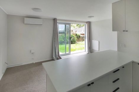 Photo of property in 15 Queen Mary Avenue, New Lynn, Auckland, 0600