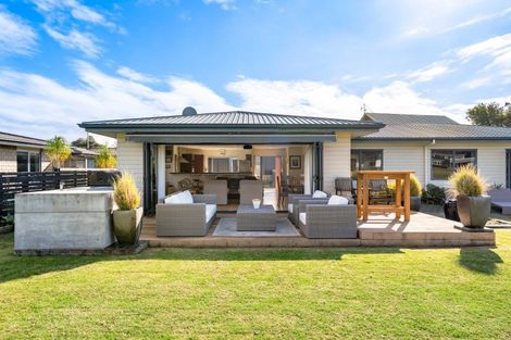 Photo of property in 16 Braddock Grove, Pauanui, Hikuai, 3579