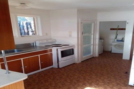 Photo of property in 25 Seaview Road, Marfell, New Plymouth, 4310