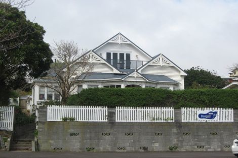 Photo of property in 327 Devon Street West, New Plymouth, 4310