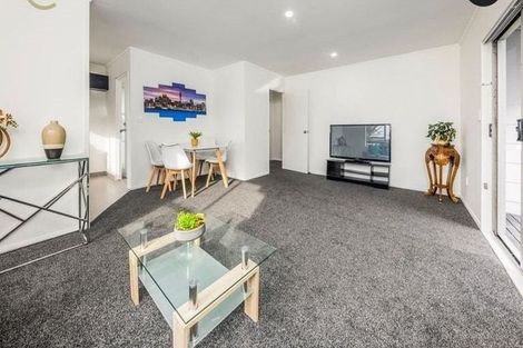 Photo of property in 2/11 Rollerson Street, Papakura, 2110