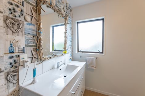 Photo of property in 51a Shackleton Street, New Brighton, Christchurch, 8061