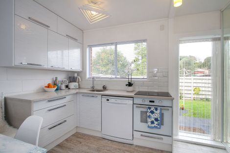 Photo of property in 1/83 Birkdale Road, Birkdale, Auckland, 0626